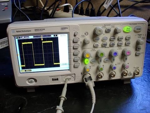 Oscilloscopes Guide: Understanding Signal Measurement and Waveform Analysis